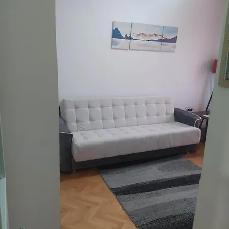 Kod Autobuske Apartment *